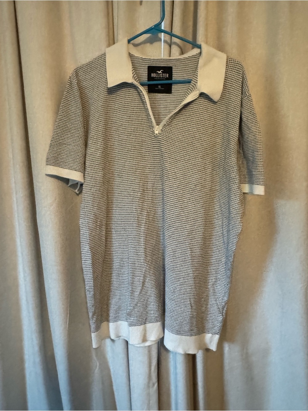 Hollister Men’s Short Sleeve Zip-Knit Polo
